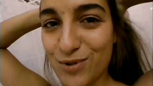 Andrea หนัง โป๊ วิดีโอ Kelly สีน้ำตาลที่น่าตื่นตาตื่นใจดูดกระเจี๊ยวในการหล่อ