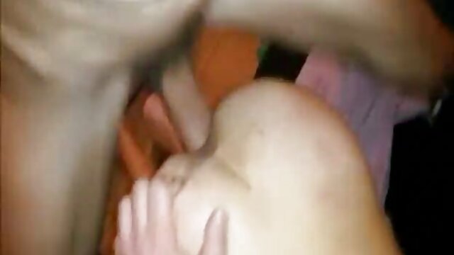 Yukari วิดีโอ ผู้ใหญ่ ภาพ คม ชัด ร้องครวญครางในขณะที่ได้รับหีมีขนดกของเธอแหย่